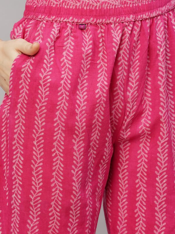 Women's Cotton Blend Printed Straight Kurta with Pant - Image 7